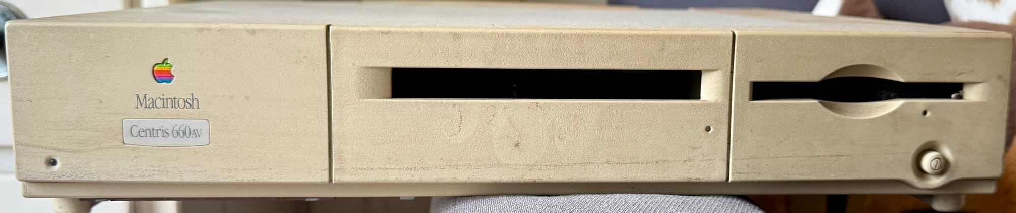 Centris 660av front view