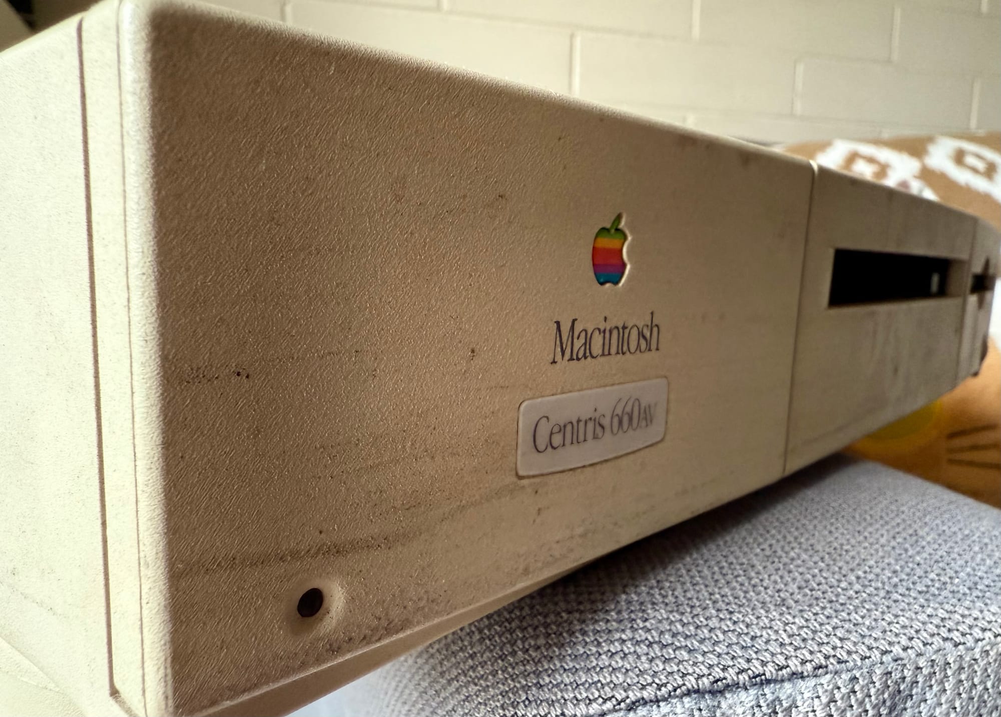 A Macintosh Centris 660av